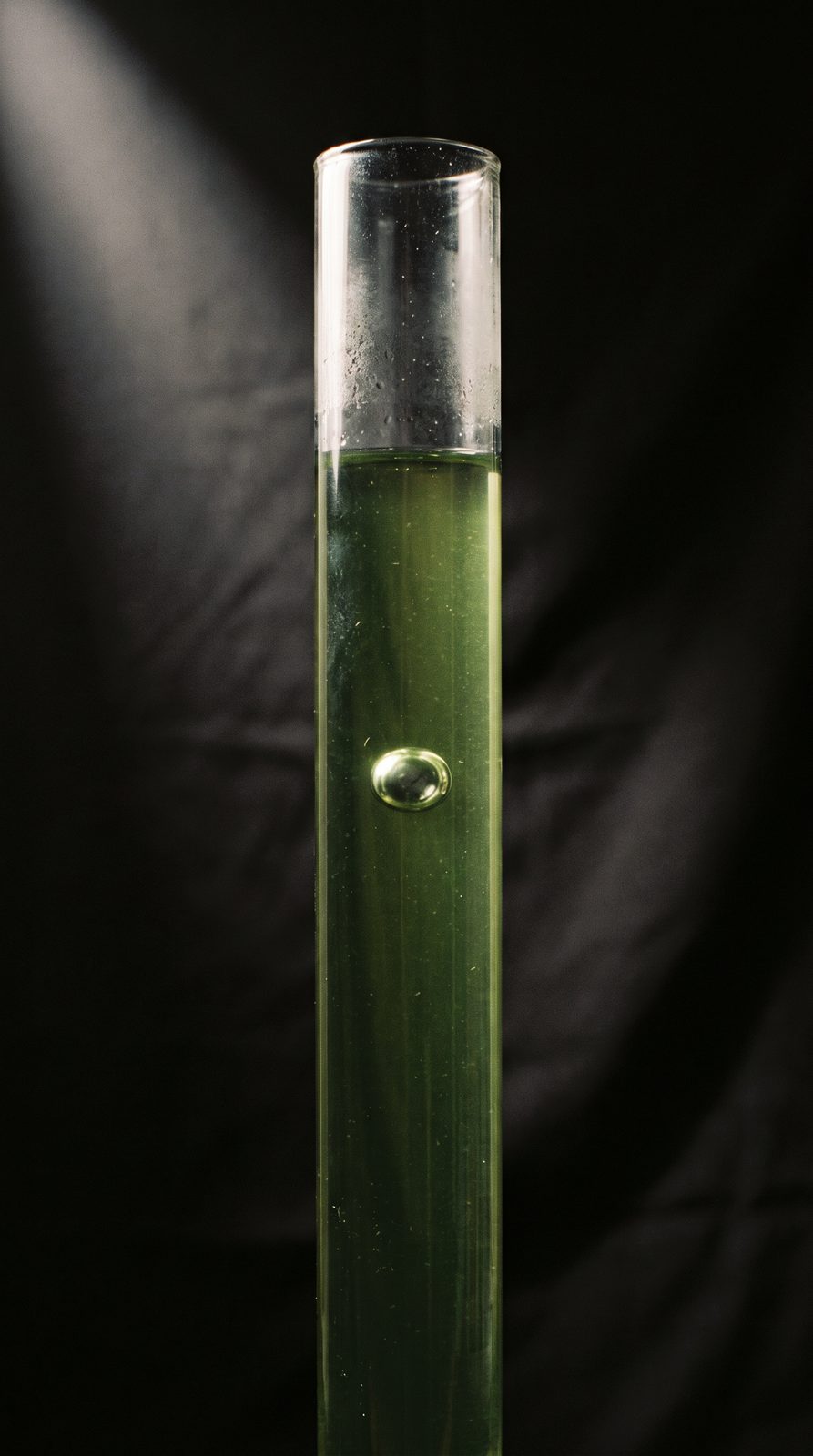 Líquido Verde em Tubo